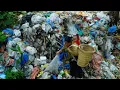 Download Lagu Single mother homeless, living without home, picking up trash in the street, making a living