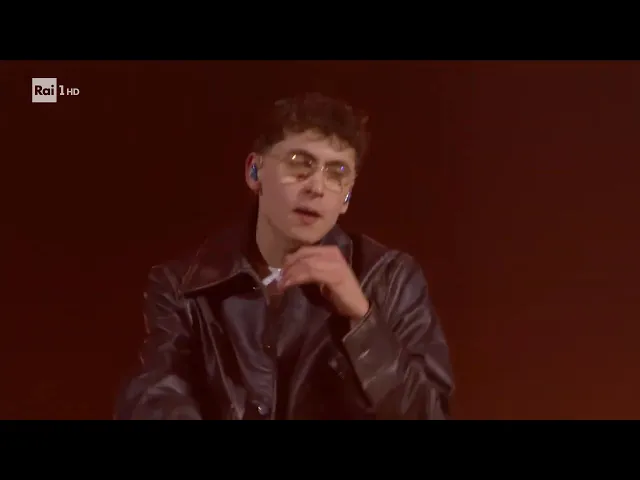 Sanremo 2026 - Tredici Pietro e Gianni Morandi con Galeffi, Fudasca & Band cantano Vita