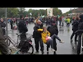 Polizei trägt Blockierer weg bei der Extinction Rebellion Berlin für Klimaschutz in Deutschland  X