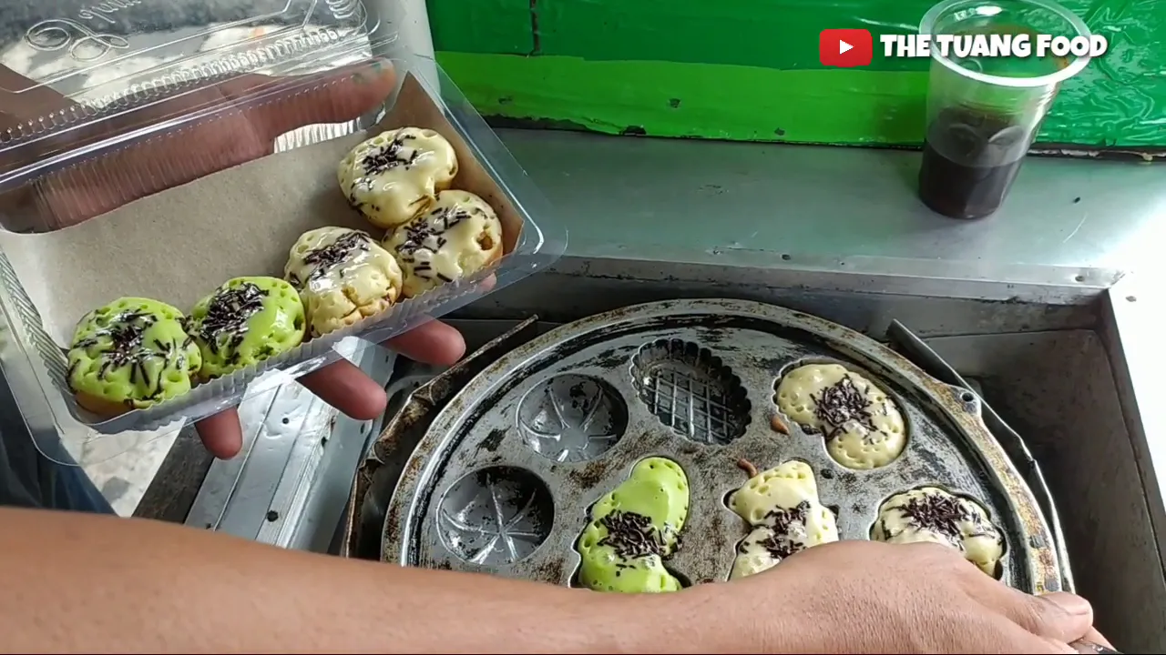 Kue cubit khas bandung | Kuliner Subang Indonesian street food. 