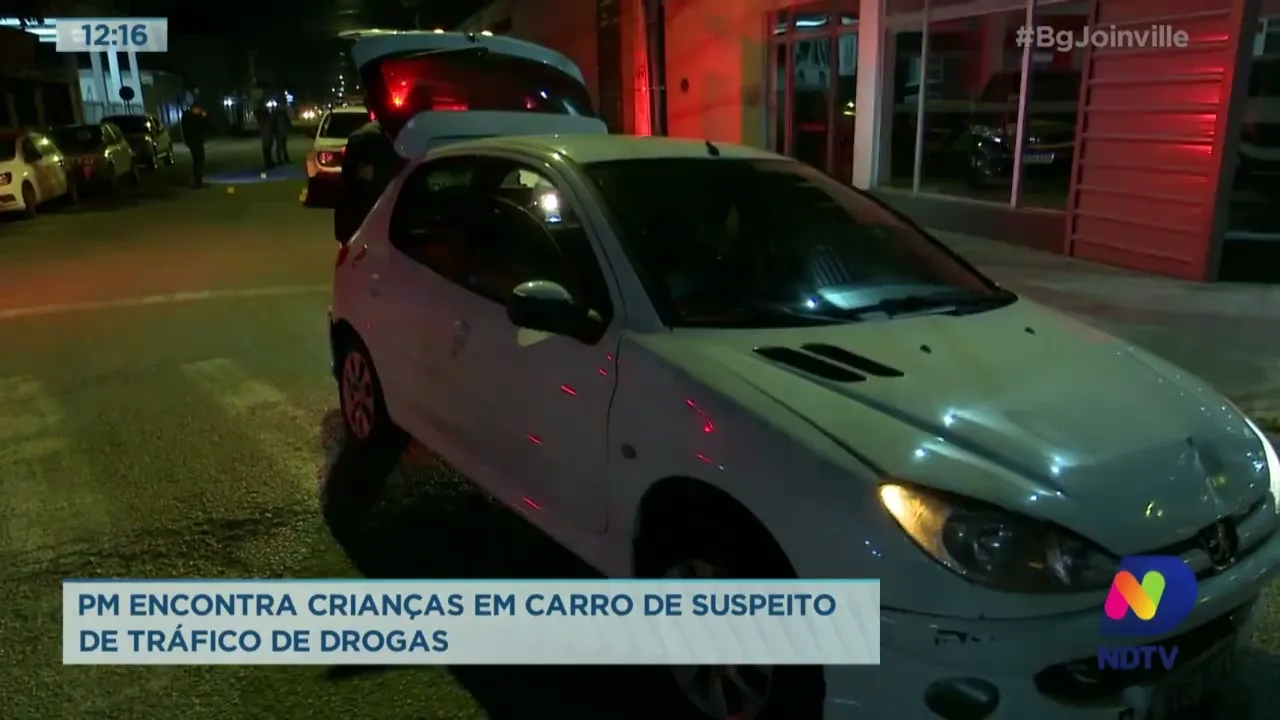 PM encontra crianças em carro de suspeito de tráfico de drogas