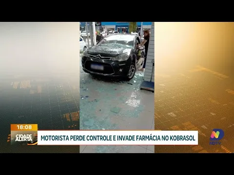 Motorista perde controle e invade farmácia no Kobrasol