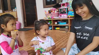 bermain dan ngobrol bersama shanti dan shindi dalam bahasa inggris