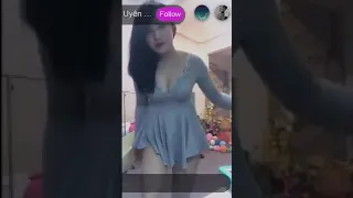 Download memeknya Sampek keliatan cewek seksi goyang bigo live MP3