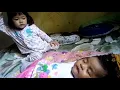 Download Lagu LUCU!!!  Kakak gangguin adiknya yang ngantuk