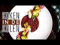 Download Lagu Koken in de gloeiende kolen! Borscht van gepofte rode bieten!