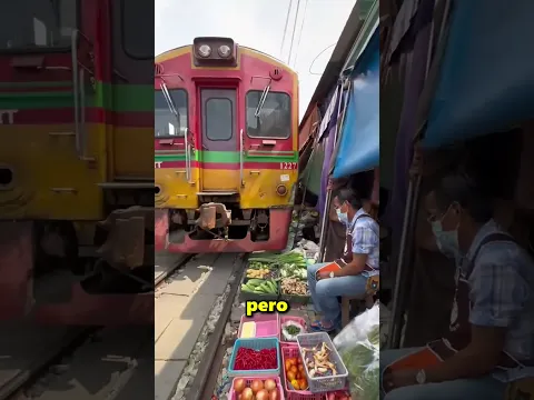 Este Tren Pasaba Por Medio Del Mercado 😱