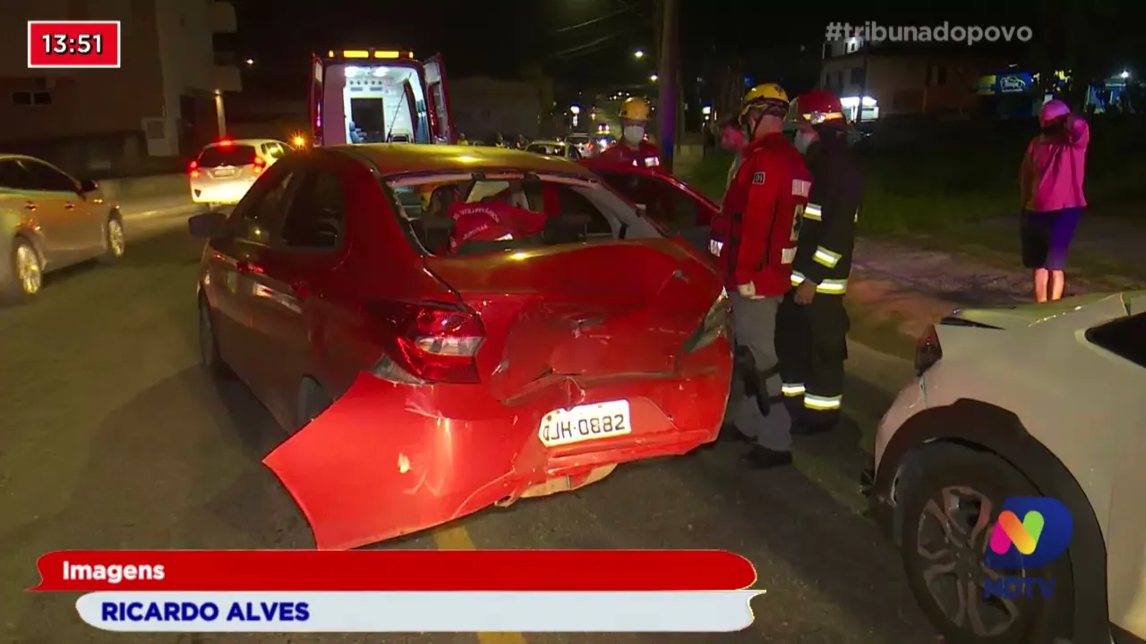 Trânsito: Mulheres ficam feridas em acidente entre carros