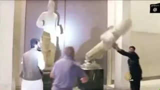 تنظيم الدولة يحطم تماثيل داخل متحف مدينة الموصل دندنها