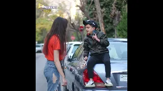 بدنا نعمل مقلب بالبنت بس طلعت نسيانة كمالة بنطلونها بالبيت هههههههههه 