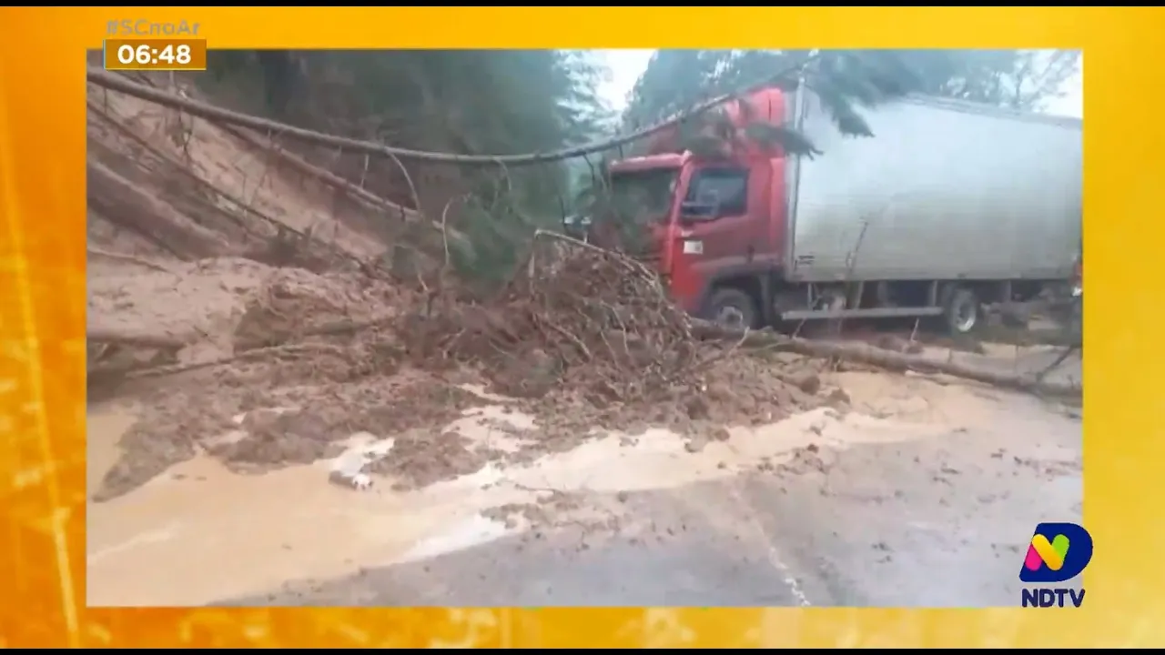 SC-350: rodovia é liberada após deslizamento de terra em Alfredo Wagner
