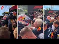 Download Lagu EMOTIONELE SCÈNE: Helmut Marko feliciteert Max Verstappen met podium | BTS GP Italië 2025