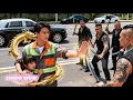 Download Lagu Petugas kebersihan dihina di jalan, tapi ternyata ia Kaisar Naga Tertinggi! Semua orang terkejut!