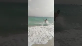 دختر بندری شهرام کاشانی کیش سپهر دریا تفریح رقص حادثه 