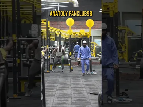 Faster doesn't mean better 🤭 #anatoly #gym #prank