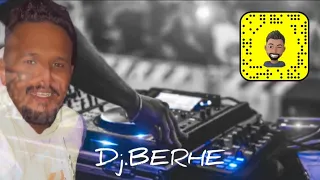 مشينا صح مش عاجب           دي جيه برهي دندنها