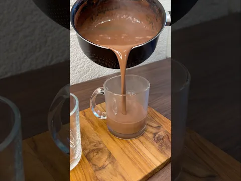 Choconhaque, um chocolate quente delicioso com conhaque, pra esquentar de vez esse frio🍫