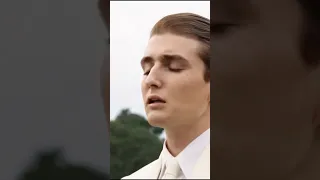 ברון טראמפ שר Walking With Jesus 