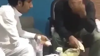 غلطة الشاطر ب ألف بيض شوفو لقشمر 