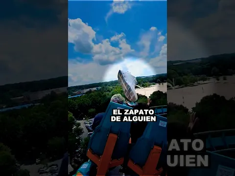 Le ha caído una zapatilla a alguien en la montaña rusa 🤯👟