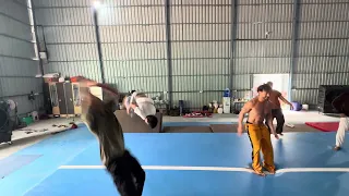Bhai log k sath mastiiiii gymnastics 🤸 #tigershroff #bollywood #stuntindia