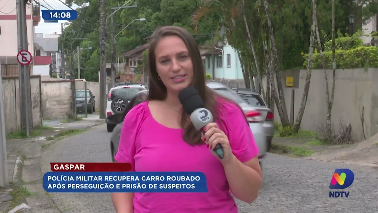 PM recupera carro roubado após perseguição e prisão de suspeitos