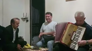 مقطع كان لك معايا اجمل حكاية في العمر كله مع عازف الاكرديون فاروجان يحيايان وضابط الايقاع فؤاد اسعد دندنها