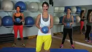 אימון כושר ביתי שריפת קלוריות עיצוב וחיטוב לירכיים ישבן ובטן דור זבלודוביץ מאמנת כושר אישית 