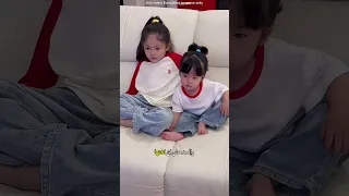 الفتاة أرادت أن ترتاح على حضن أختها 