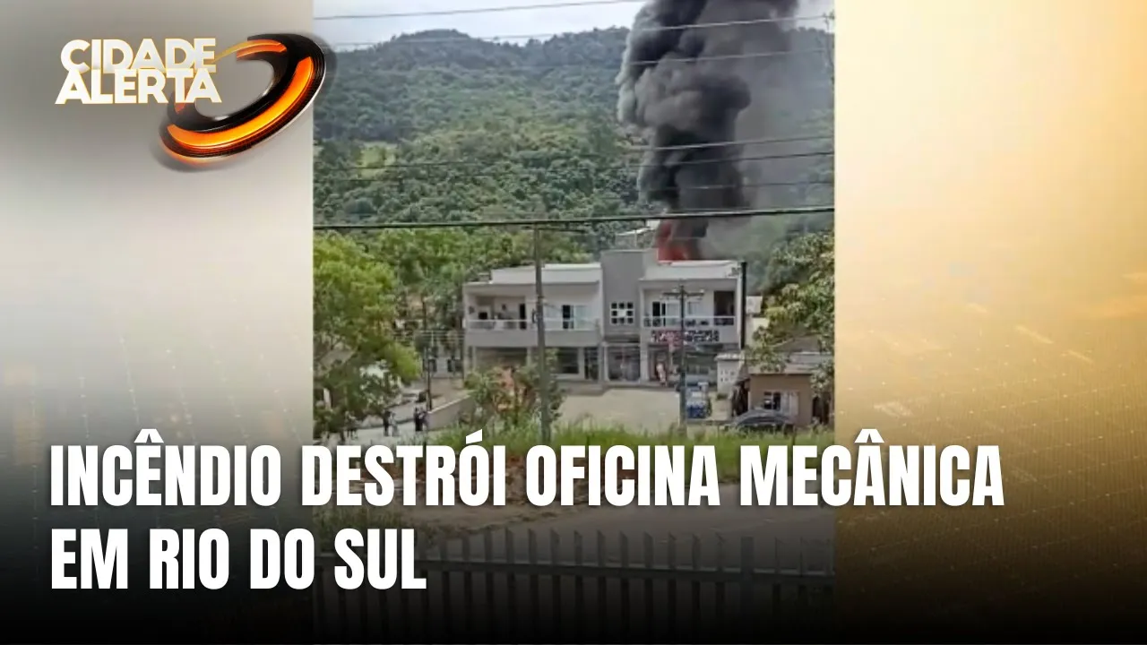 Incêndio destrói oficina mecânica em Rio do Sul