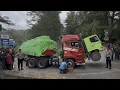 Download Lagu Ban Depan Naik Tinggi, Truk Trailer Siba Surya Terjebak di Tanjakan Sitinjau Lauik