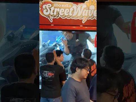 KEJEBAK DI MOBIL!!