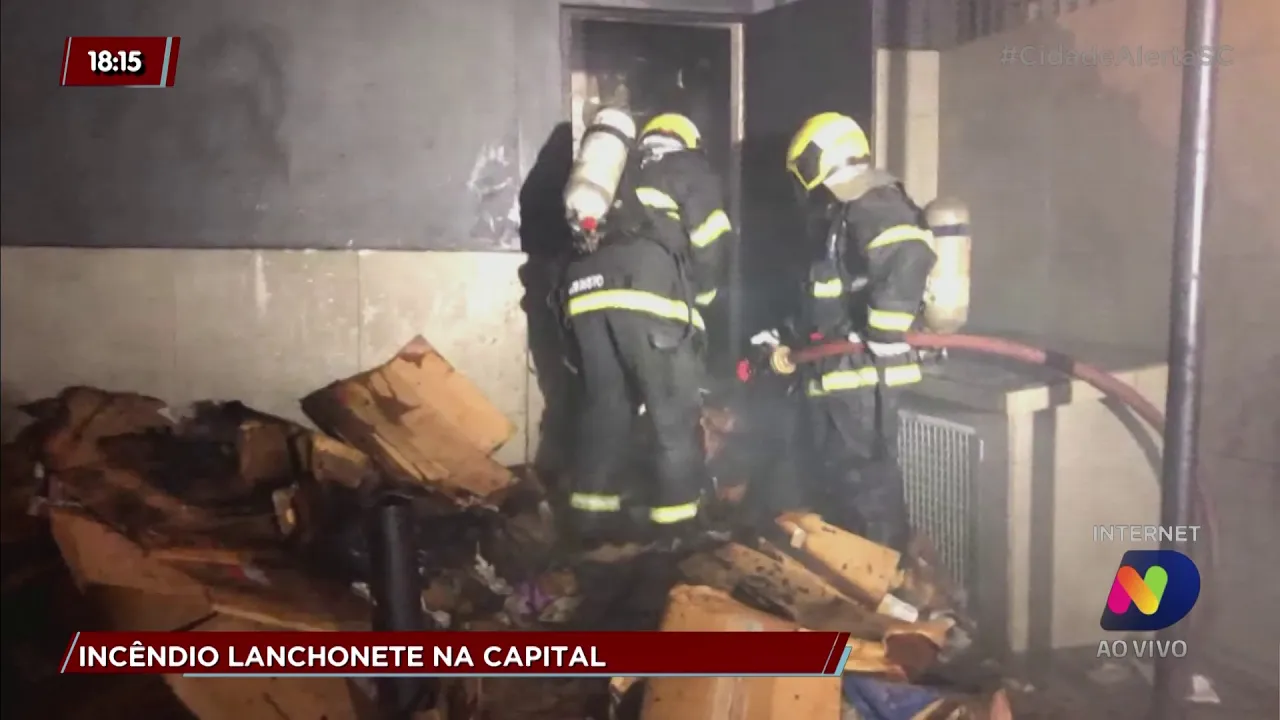 Incêndio atinge lanchonete na Avenida Beira-Mar Norte, em Florianópolis