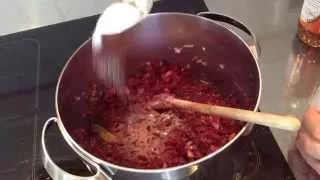 Rezept: - 1/2 Rotkohl - 3 Zwiebel - 3 Knoblauchzehen - 2 Lorbeerblätter - Das 1. Blatt vom Rotkohl i. 