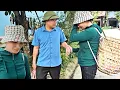 Download Lagu The girl suddenly met her father again after many days he left