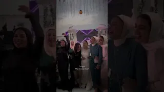 صحبات العروس انا كل معمري يعدي وتقابل بعضنا دندنها