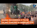 Download Lagu Demo Memanas, Massa Mahasiswa Saling Dorong dengan Polisi dan Bakar Ban di Gerbang DPR