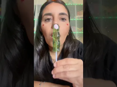 GIULIA MANGIA UN DITO VERDE