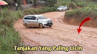 Download Situasi Terparah Jalan Licin Dan Berlumpur Banyak Mobil Mewah Terpleset Pleset MP3