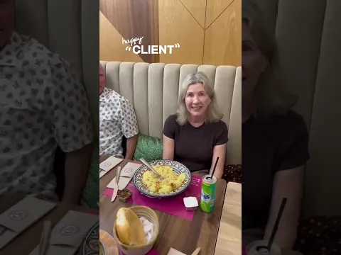 دائما سياح في مطعم clicfoodtab