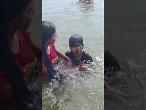 aree em munigipovu kutti swim cheyu