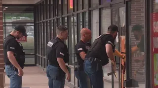 captures the moment Aurora police raid massage parlor for prostitution