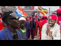 MENEER WINDY DIE VOOR U ZINGT IK WIL NAAR JUBA GAAN WE HEBBEN HEM GEVONDEN BOBI WINE STEEL MIJN W...