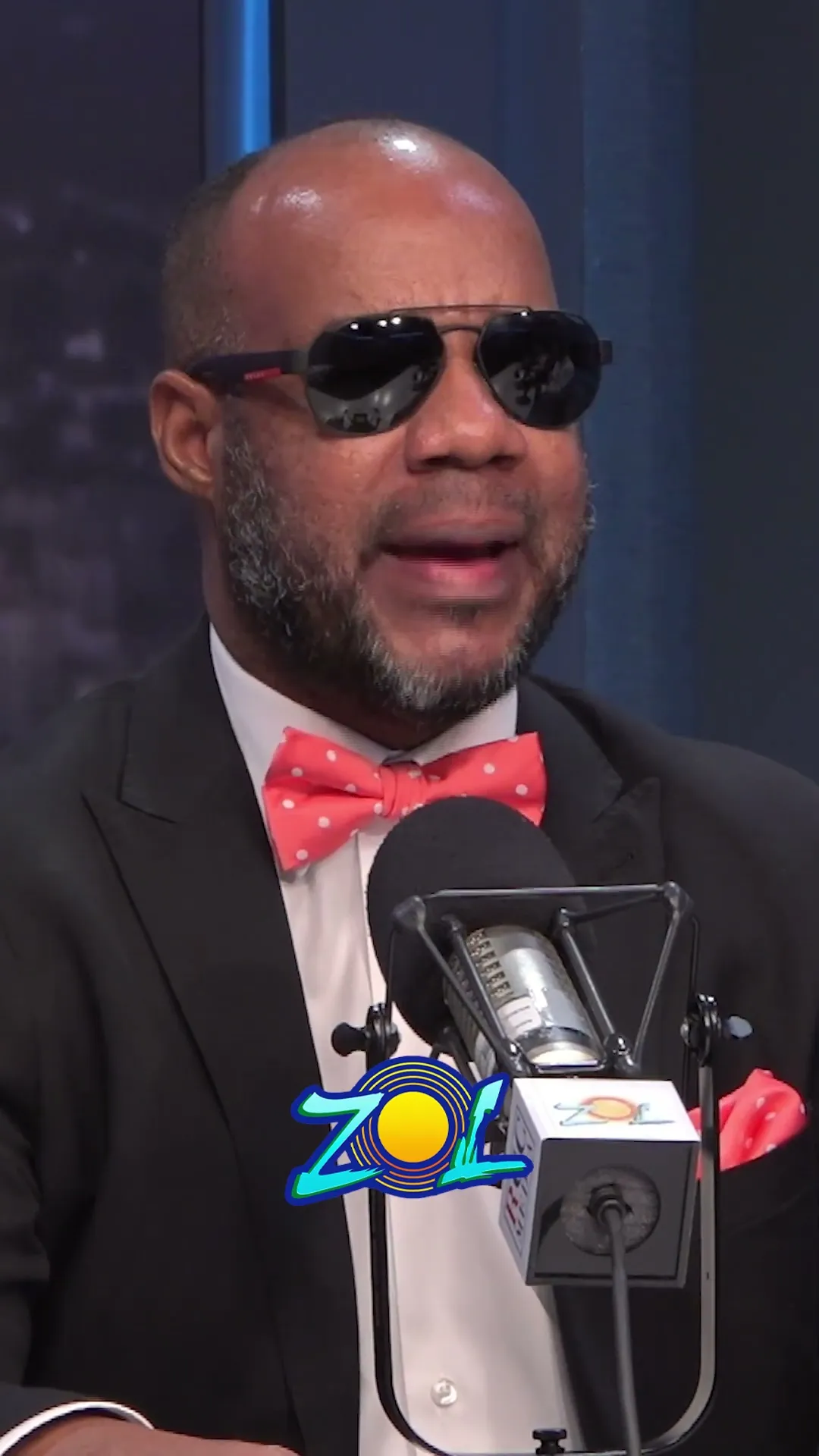 MIGUEL VARGAS Y GUIDO GÓMEZ FUMAN LA PIPA DE LA PAZ