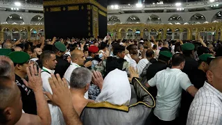 جلالة الملك عبدالله الثاني أثناء أداء مناسك العمرة يوم أمس دندنها