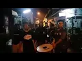 bangunin orang sahur pakai drum band.