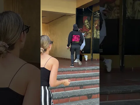Le pidió la CLAVE para saber de quién era el celular… y pasó ESTO 😂📱 #Shorts