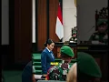 Download Lagu Mahasiwi Didampingi TNI Masuk Kantor DPR