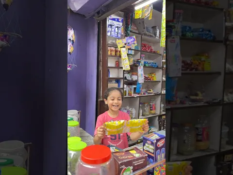 बच्ची ने मौके का उठाया फ़ायदा😂 #shorts #viralshorts #trending #funny #ytshorts