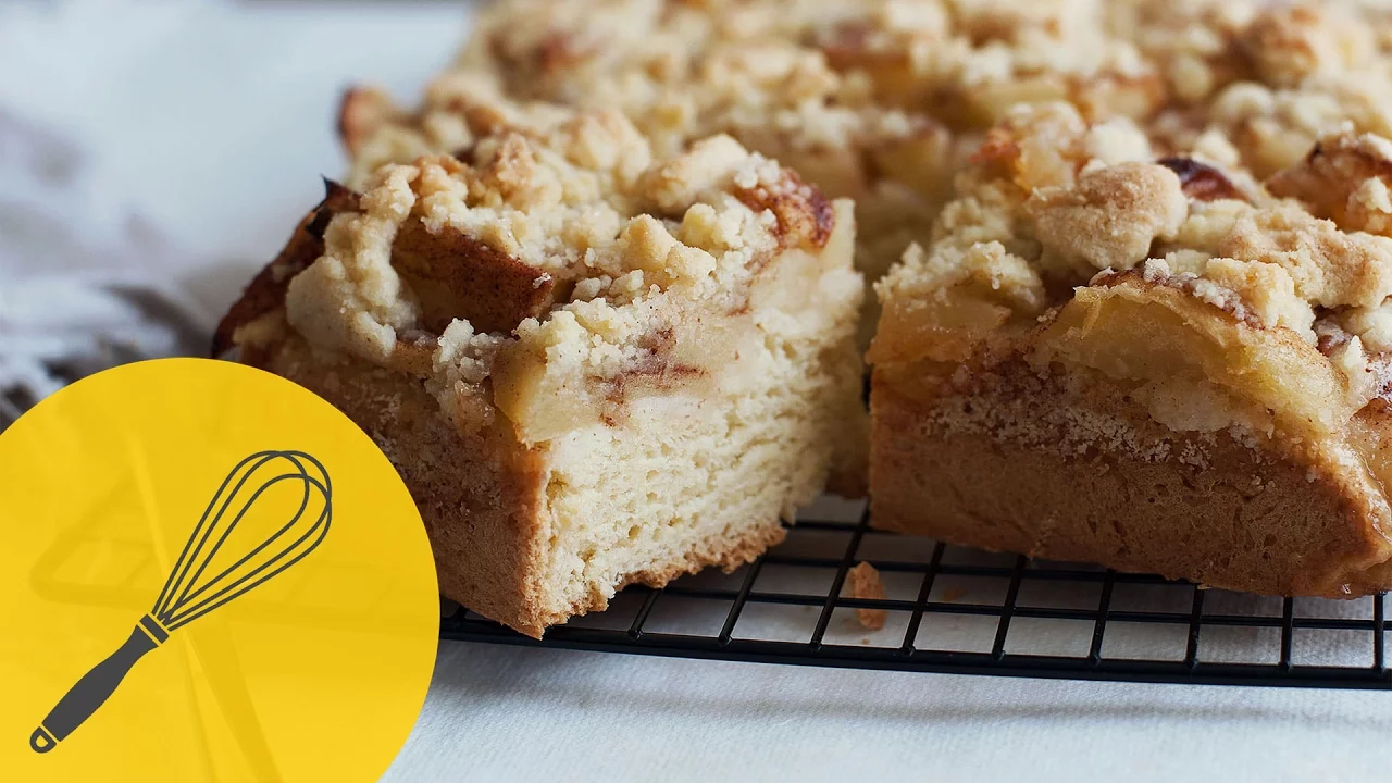 
          
          
          
            
            Apfel-Streuselkuchen vom Blech | Hefekuchen mit Äpfeln und Streuseln
          
        . 